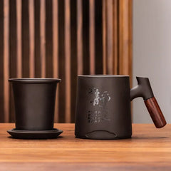 Traditional Chinese Purple Clay Tea Mug with Lid and Strainer Handmade Tea Cup Yixing Zisha Teacup Solid Wood Handle Tea Maker