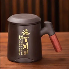 Traditional Chinese Purple Clay Tea Mug with Lid and Strainer Handmade Tea Cup Yixing Zisha Teacup Solid Wood Handle Tea Maker